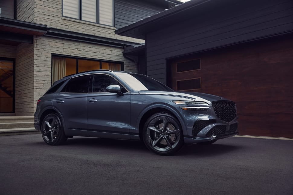 Side exterior view of Genesis GV70.